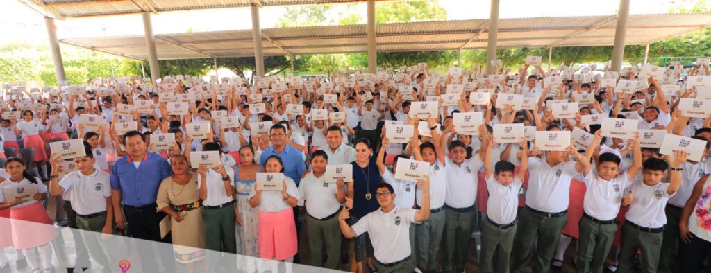 Entrega de tablets en Nacajuca por el programa inclusión digital