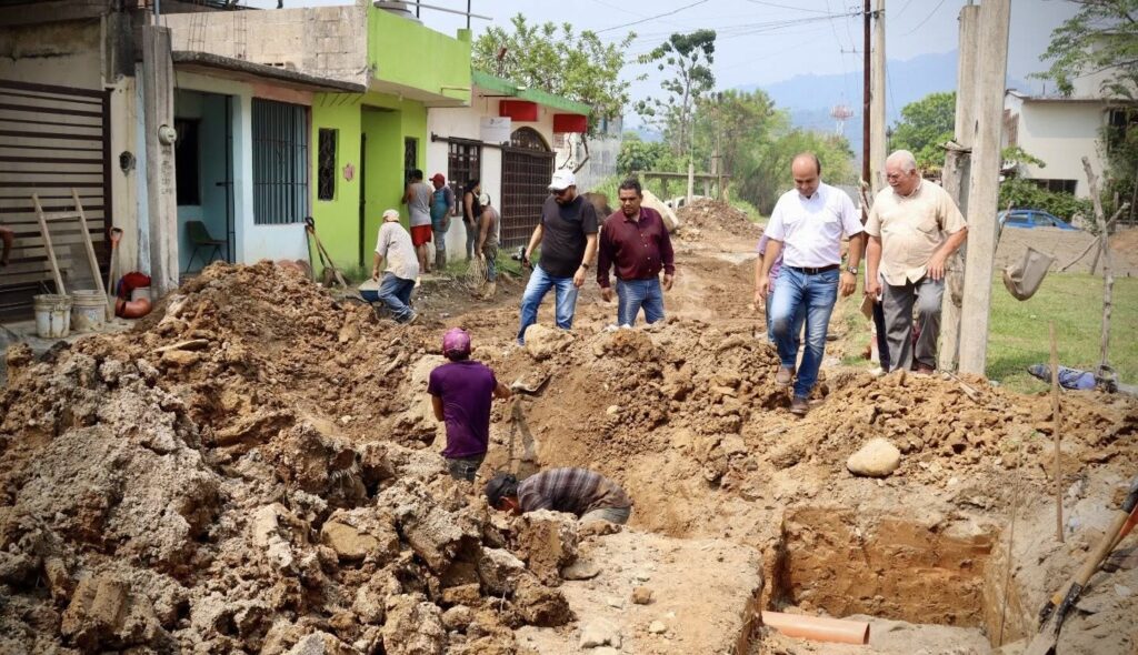 obras públicas supervisadas en Teapa