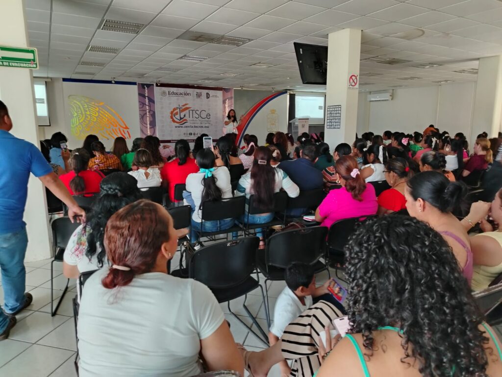 Docentes de Centla en taller sobre prevención de violencia familiar