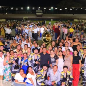 Roberto Ocaña Leyva con docentes