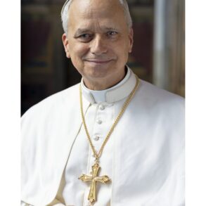 Imagen oficial del Papa León XIV difundida por el Vaticano