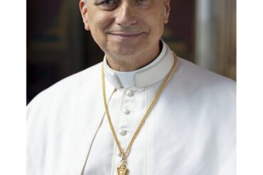 Imagen oficial del Papa León XIV difundida por el Vaticano