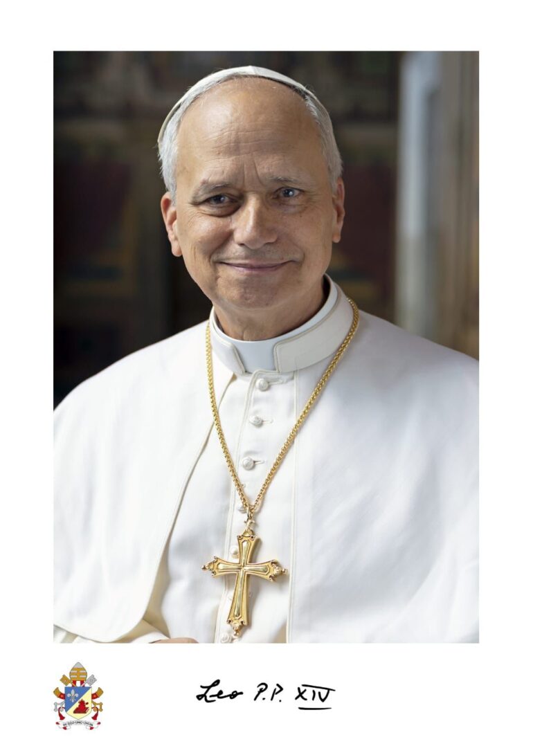 Imagen oficial del Papa León XIV difundida por el Vaticano