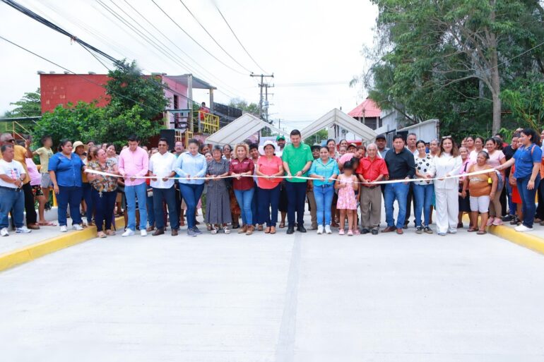 Pavimentación de caminos en Comalcalco