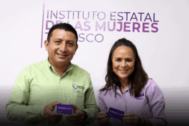 Firma de convenio del IEM Tabasco con Maxwell Clínica Dental para mujeres