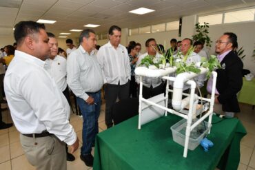 estudiantes presentan proyectos innovadores de la UJAT en Tabasco