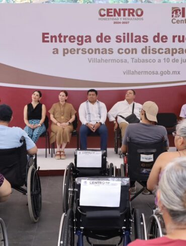 entrega de sillas de ruedas activas en Tabasco