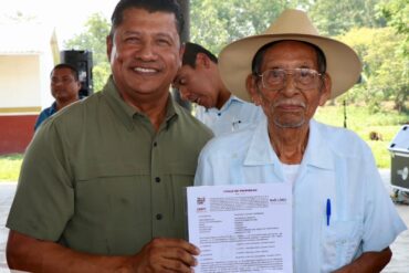 Entrega de títulos de propiedad en Nacajuca Tabasco