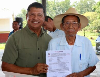 Entrega de títulos de propiedad en Nacajuca Tabasco