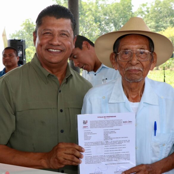 Entrega de títulos de propiedad en Nacajuca Tabasco