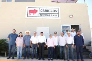 Recorrido Javier May con Luisa Cámara y Yolanda Osuna en Fricetab Tabasco