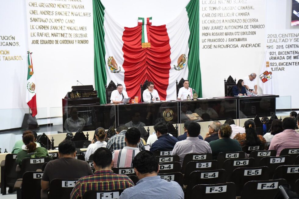 Panorámica del Congreso de Tabasco con legisladores, funcionarios y público durante la sesión de fiscalización.