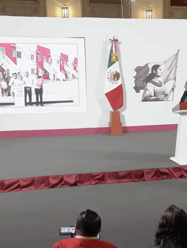 Gobierno de México entrega viviendas en Tabasco