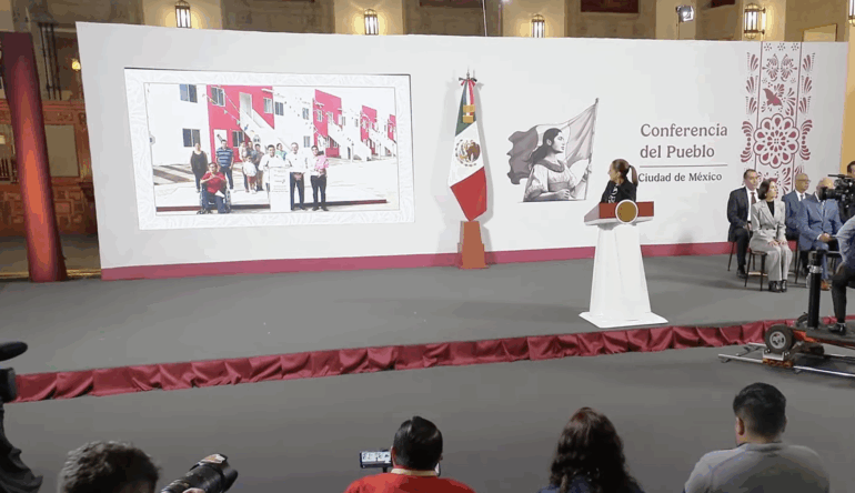 Gobierno de México entrega viviendas en Tabasco