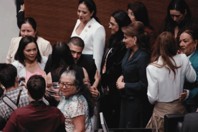 Omar García Harfuch comparece ante el Senado mexicano, presenta avances en seguridad nacional.