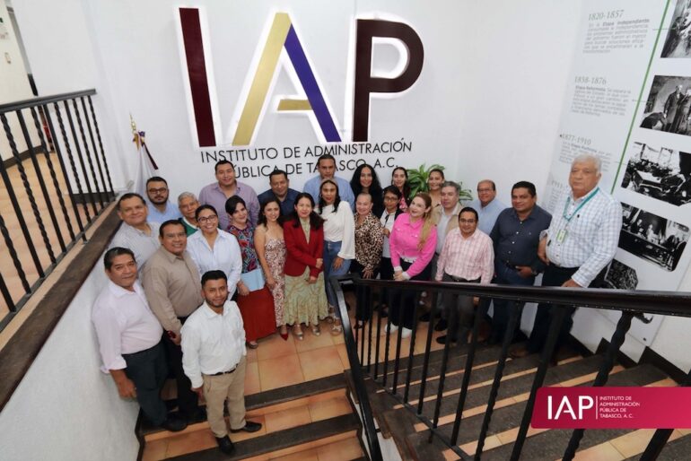 Alumnos IAP Tabasco en jornada académica de formación de líderes públicos