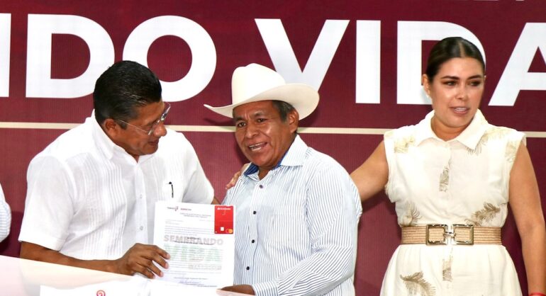 Entrega de tarjetas del programa Sembrando Vida en Nacajuca