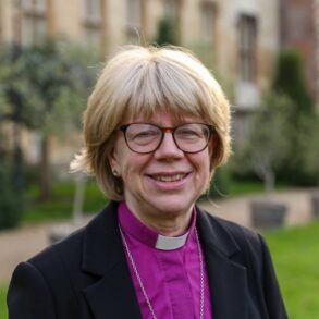 Sarah Mullally primera mujer en dirigir la Iglesia Anglicana