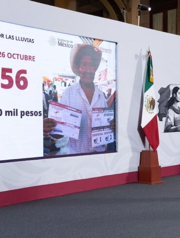 Entrega de apoyos por lluvias del Gobierno de México