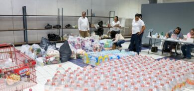 Centro de acopio de Ayuda Humanitaria Tabasco en Nacajuca con cajas de víveres.