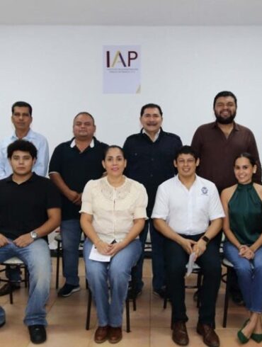 Alumnos del IAP Tabasco inician la generación 4 de la Licenciatura en Administración Pública y Gobierno.