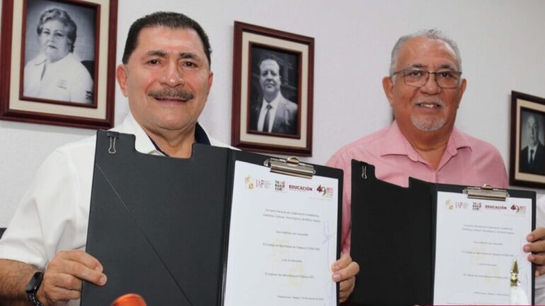 Firma de convenio entre IAP Tabasco y Cobatab para impulsar la profesionalización educativa.