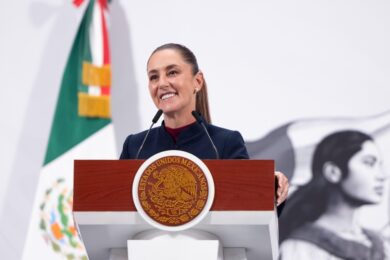 Presidenta Claudia Sheinbaum durante la mañanera del 15 de octubre