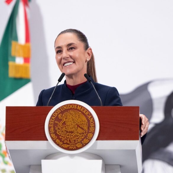 Presidenta Claudia Sheinbaum durante la mañanera del 15 de octubre