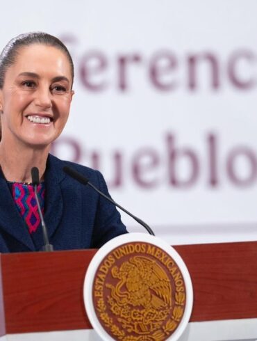 Avances de las obras carreteras en Tabasco presentadas por Claudia Sheinbaum durante la conferencia matutina del 8 de octubre.