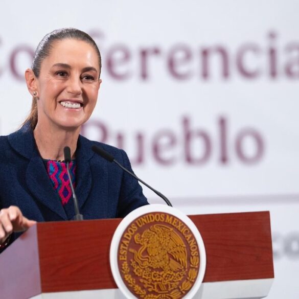Avances de las obras carreteras en Tabasco presentadas por Claudia Sheinbaum durante la conferencia matutina del 8 de octubre.