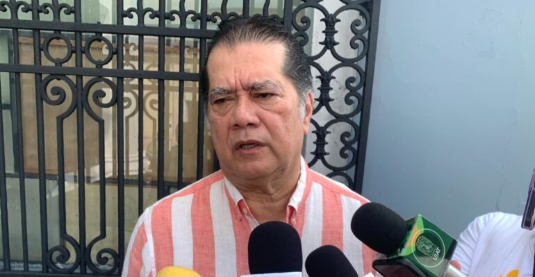 Rector de la Universidad Juárez Autónoma de Tabasco en conferencia