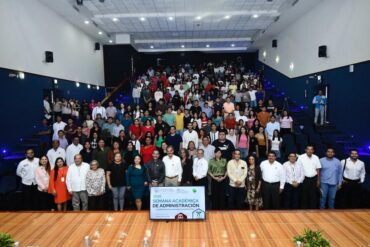 UJAT y la Inteligencia Artificial: Estudiantes y académicos en la Semana Académica de Administración.