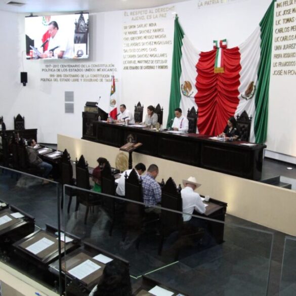 Diputados del Congreso de Tabasco durante sesión ordinaria con comparecencia en el pleno.