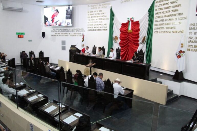 Diputados del Congreso de Tabasco durante sesión ordinaria con comparecencia en el pleno.