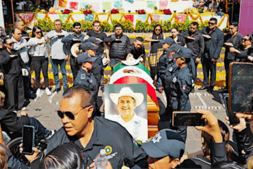 Ceremonia fúnebre del alcalde de Uruapan, Carlos Manzo, asesinado durante evento público en Michoacán