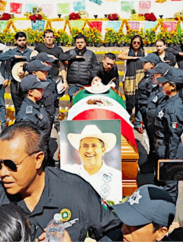 Ceremonia fúnebre del alcalde de Uruapan, Carlos Manzo, asesinado durante evento público en Michoacán