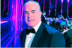 Raúl Rocha Cantú en un evento de Miss Universo, imagen relevante tras abrirse una investigación federal en su contra.