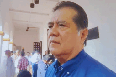 Guillermo Narváez durante encuentro con medios en el campus central de la UJAT.