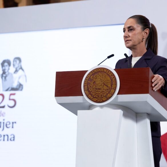 Claudia Sheinbaum durante la conferencia donde anunció la denuncia por acoso.