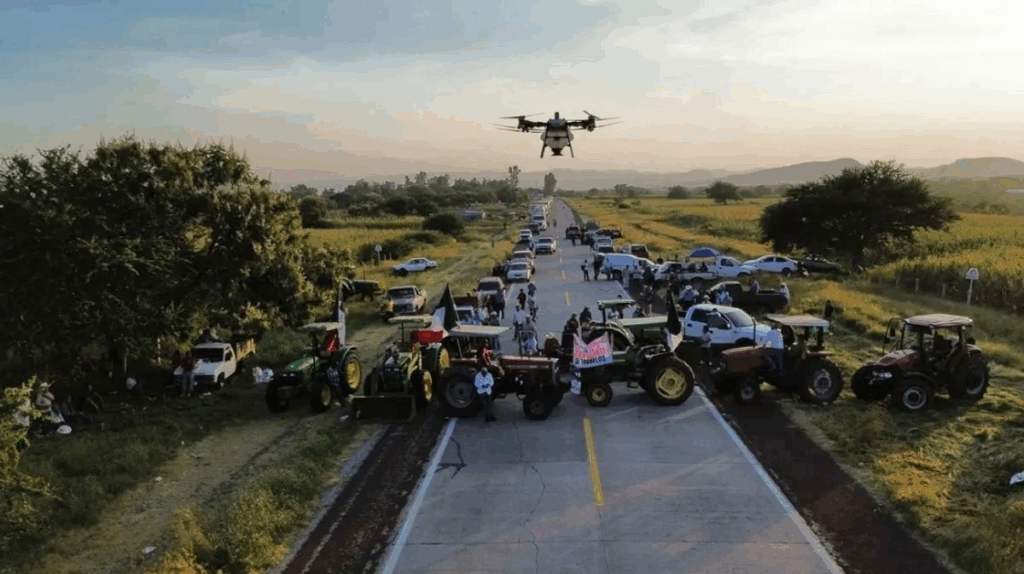 Agricultores también se sumaron a la protesta nacional.