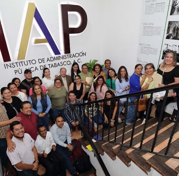 Docentes y alumnos del IAP Tabasco durante programa de formación profesional