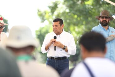 Javier May supervisa obras viales y anuncia apoyo al campo en Balancán.