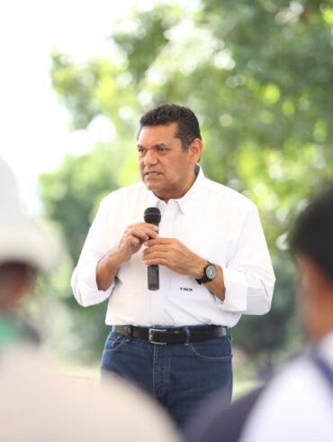 Javier May supervisa obras viales y anuncia apoyo al campo en Balancán.