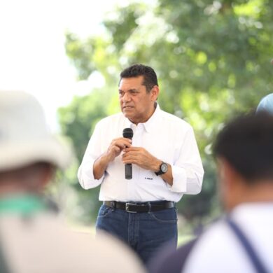 Javier May supervisa obras viales y anuncia apoyo al campo en Balancán.