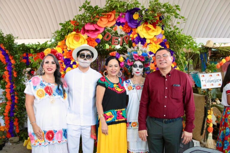 Autoridades educativas recorren la Muestra de Altares SETAB en Tabasco