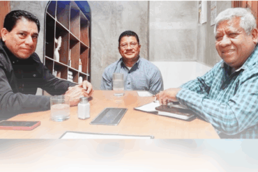 Roberto Ocaña Leyva con dirigentes del SITEM en Nacajuca, Tabasco