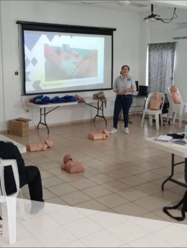 Elementos de Seguridad Pública Municipal de Nacajuca reciben capacitación en primeros auxilios durante jornada formativa.