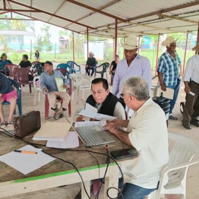 Control del gusano barrenador en Tabasco durante capacitación ganadera