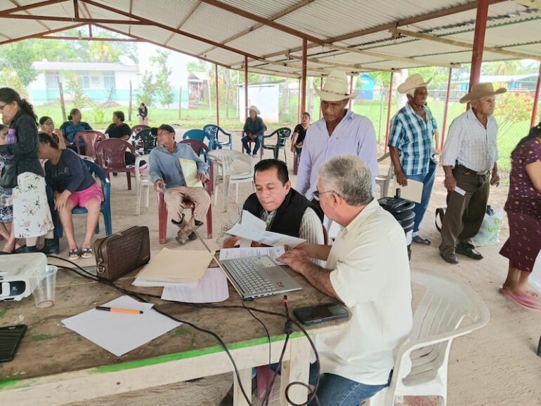 Control del gusano barrenador en Tabasco durante capacitación ganadera