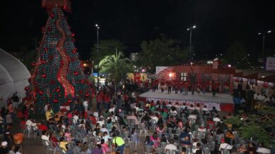 Festival navideño en Nacajuca, Tabasco con familias reunidas
